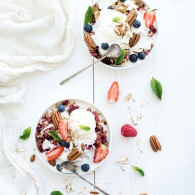 Berry Crumble with Fresh Berries 2 FFF 6206 e1459676318740