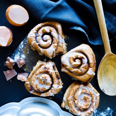 Easy Cinnamon Rolls 1 nick bratanek 1061983 unsplash 1
