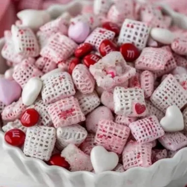 Valentine’s Day Muddy Buddies Recipe 1 Valentine's Day special muddy buddies snack recipe