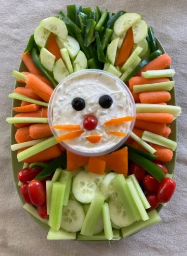 Colorful Easter Bunny veggie tray with assorted vegetables arranged creatively.